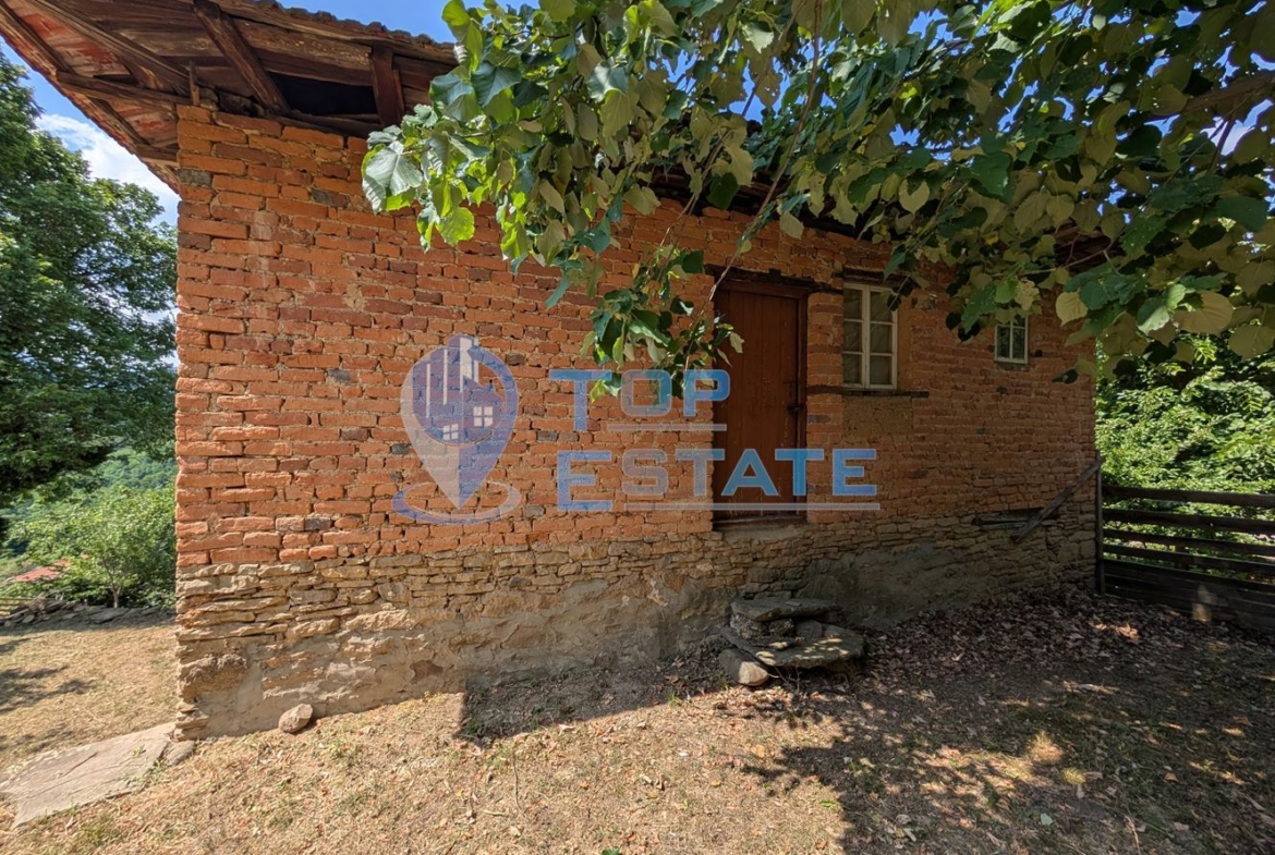 Двуетажна къща с уникална панорамна гледка в Тревненския балкан - 0