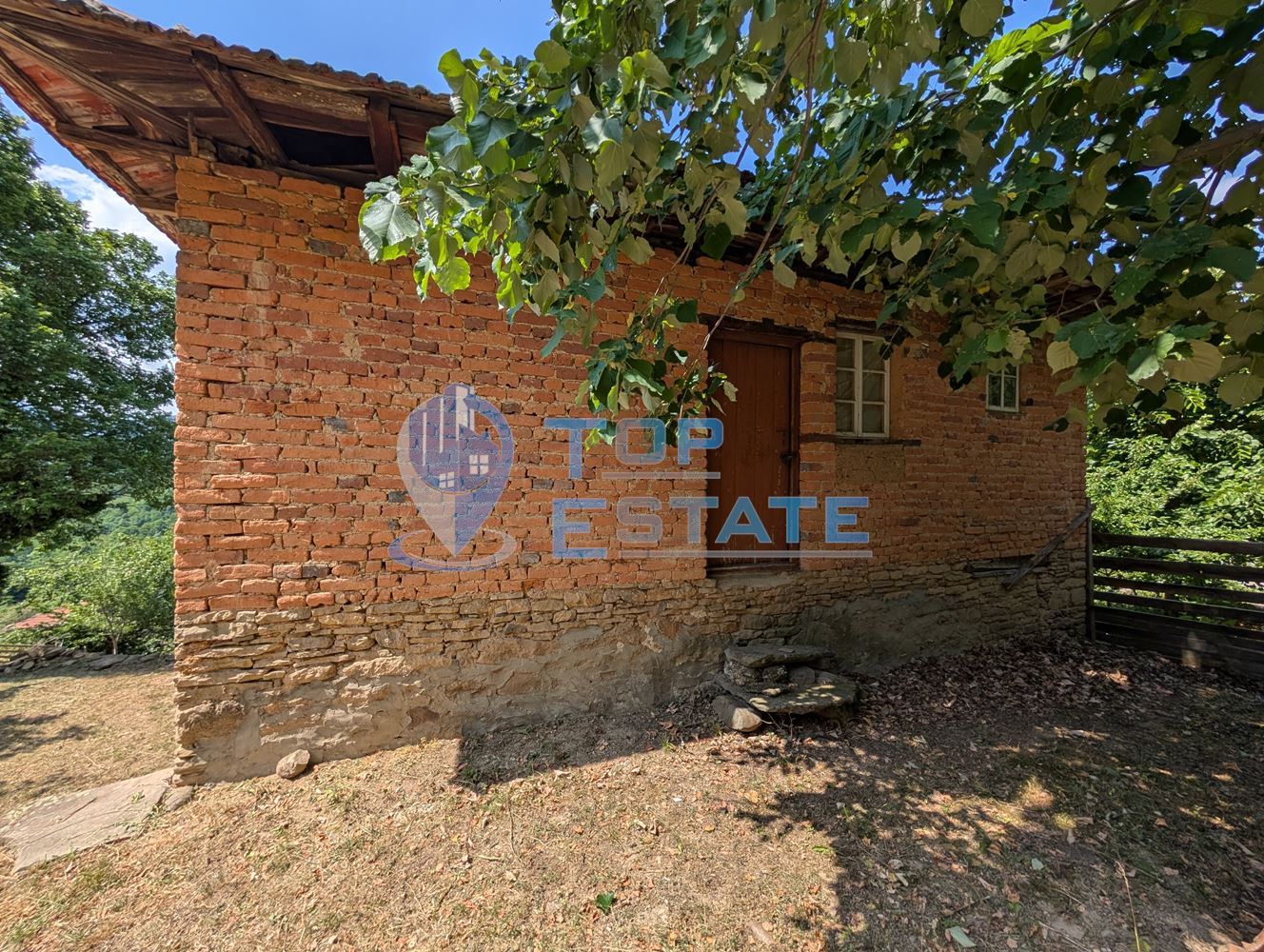 Двуетажна къща с уникална панорамна гледка в Тревненския балкан - 0