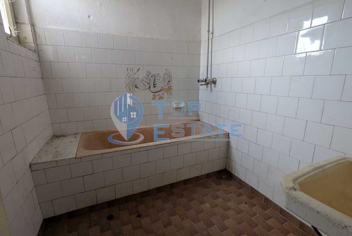 Двуетажна масивна къща в град Стражица, област Велико Търново - 0