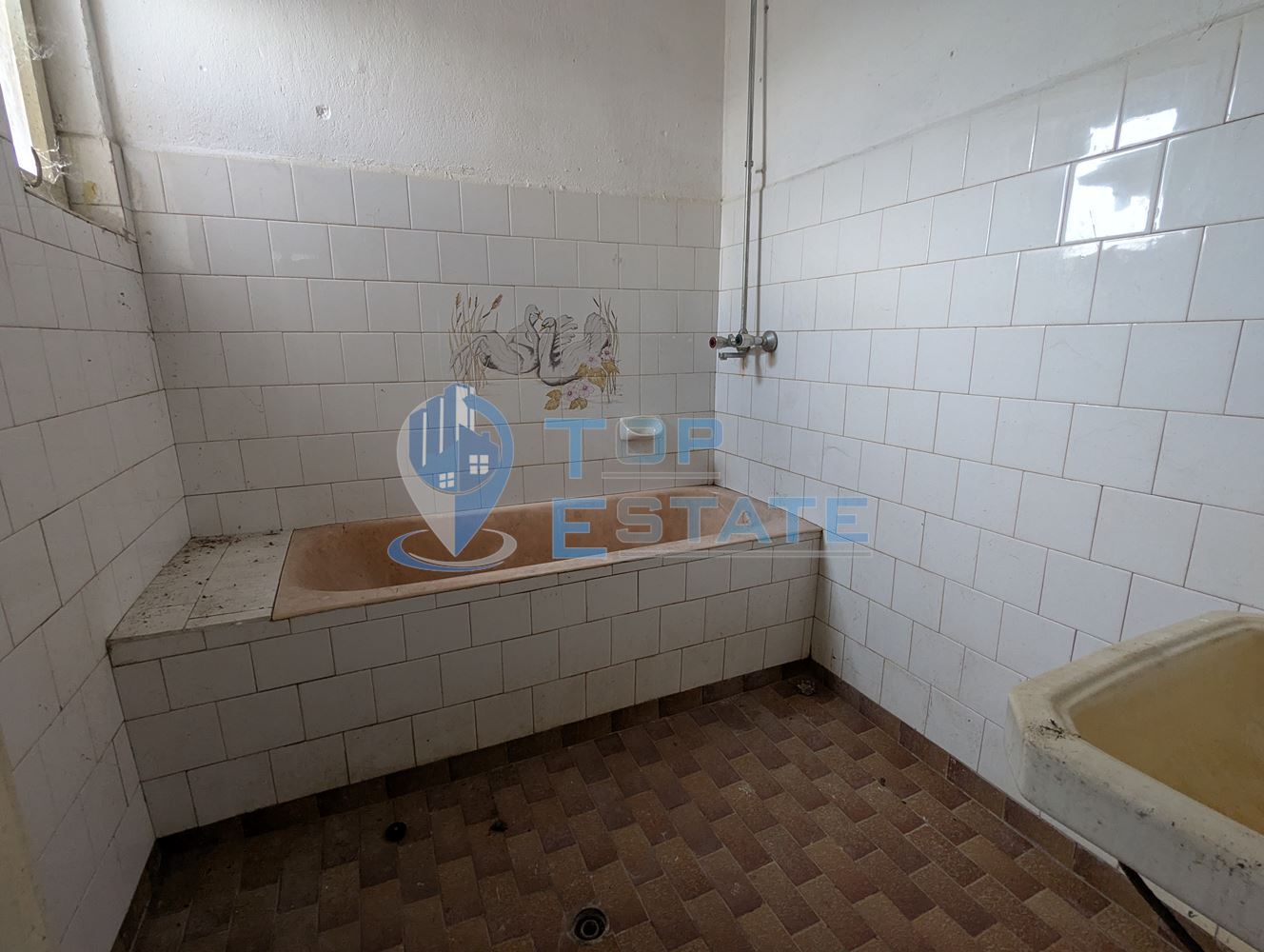 Двуетажна масивна къща в град Стражица, област Велико Търново - 0