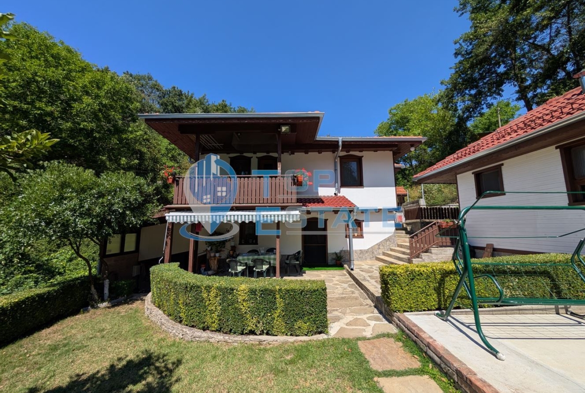 Реновирана двуетажна къща в Тревненския балкан - 0