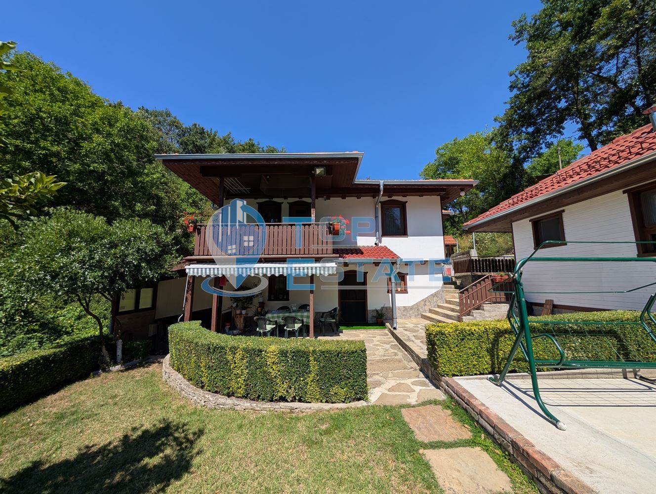 Реновирана двуетажна къща в Тревненския балкан - 0