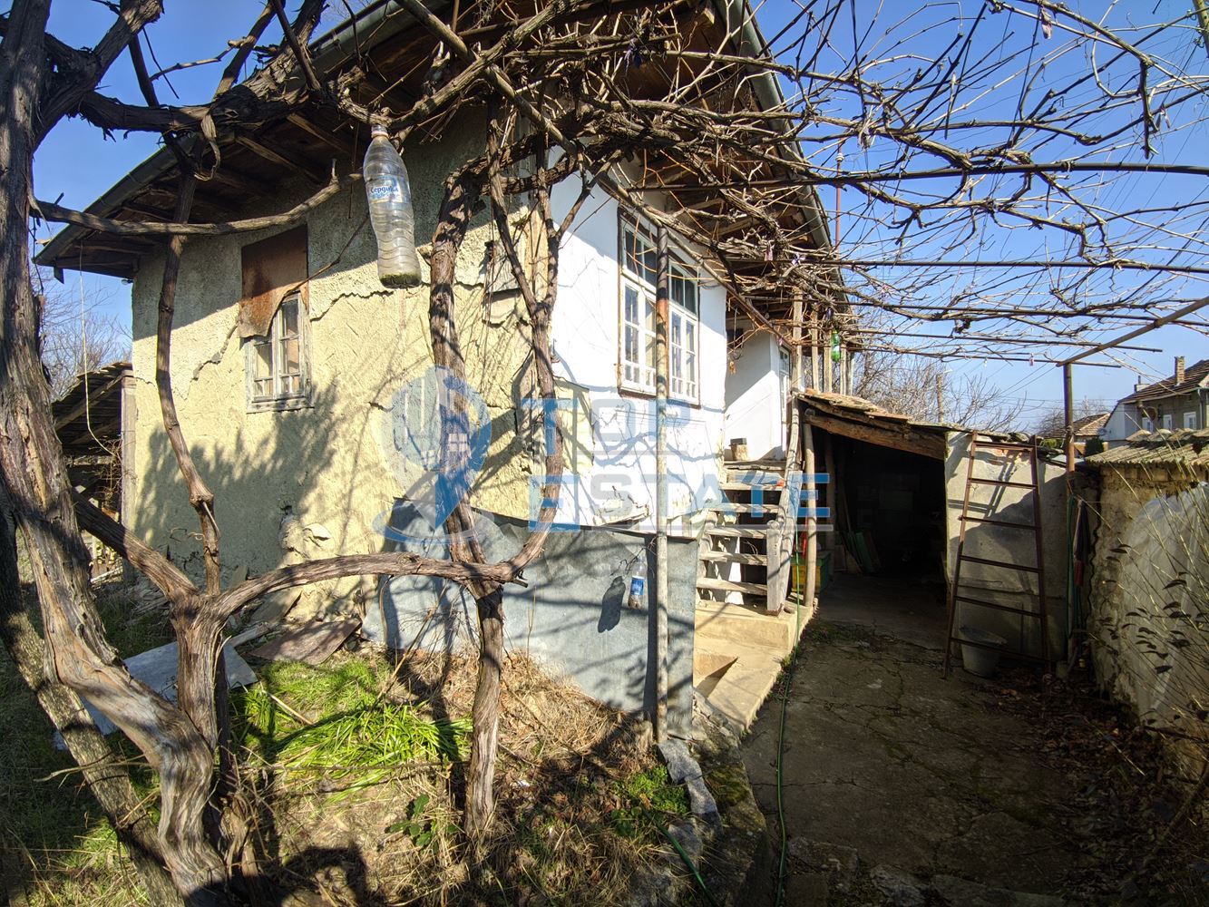 Старинна къща с голям двор в село Мусина - 0