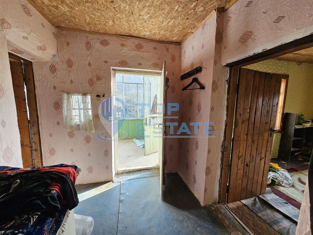 Двуетажна тухлена къща с голям двор в село Козловец, община Свищов - 0