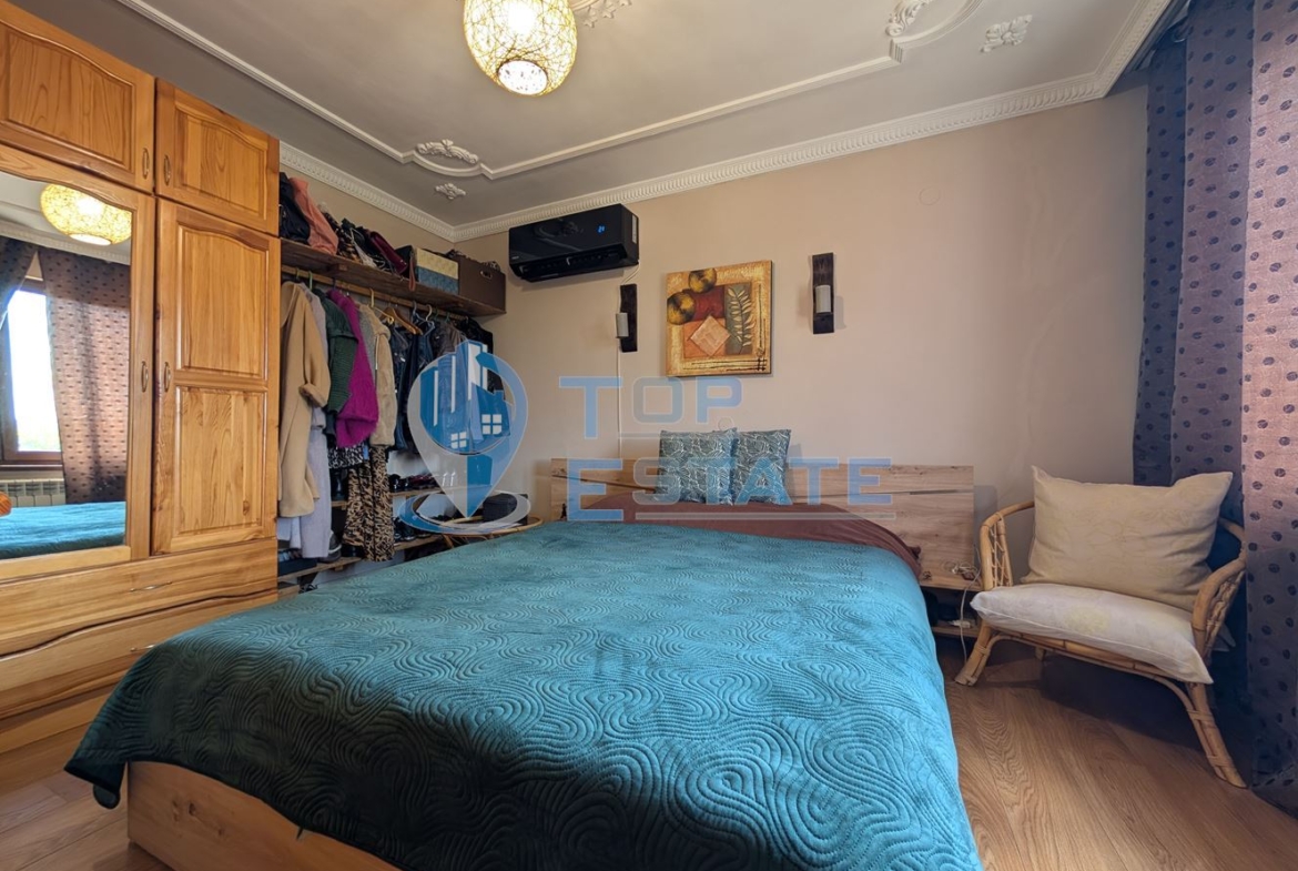 Двуетажна реновирана къща с красива панорама в село Вишовград - 0