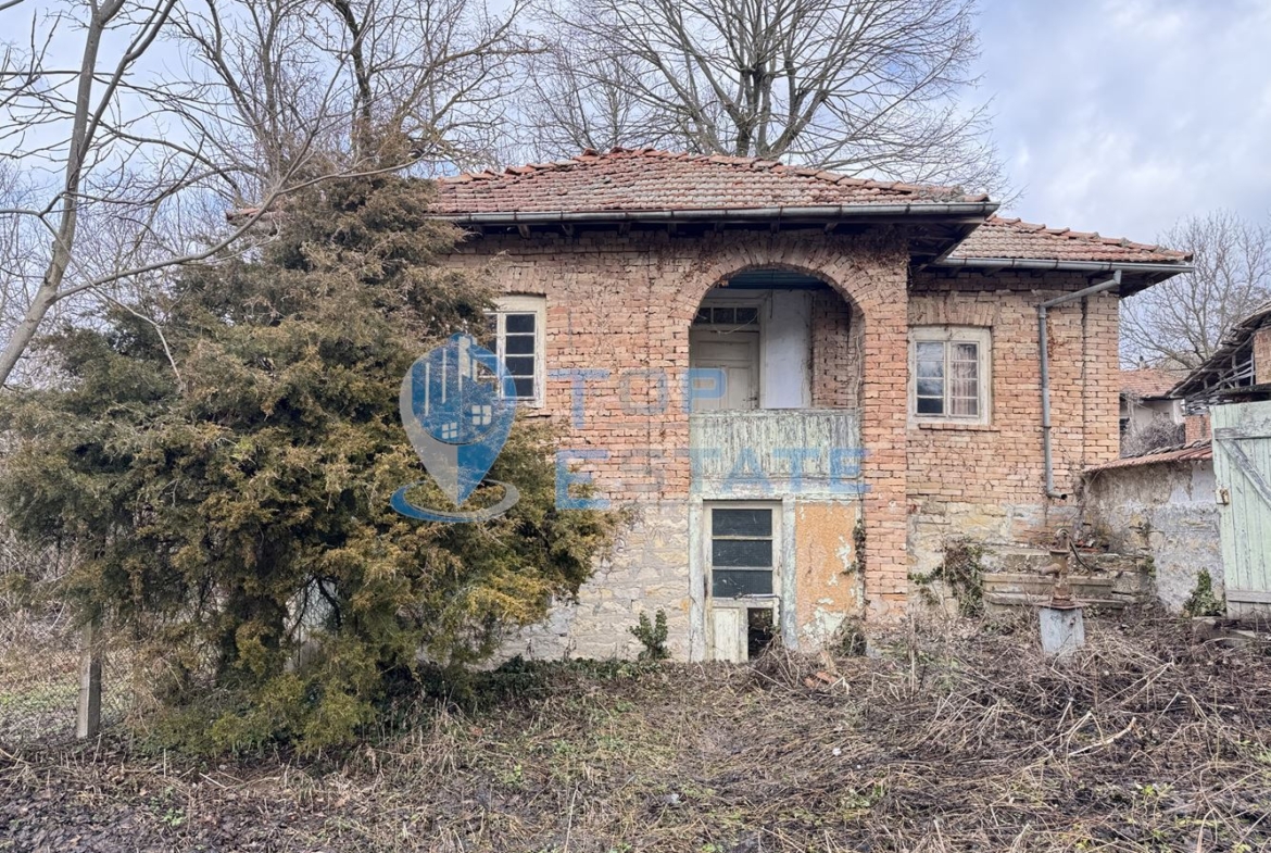 Двуетажна къща с кладенец и стопанска постройка в село Николаево, област Велико Търново - 0