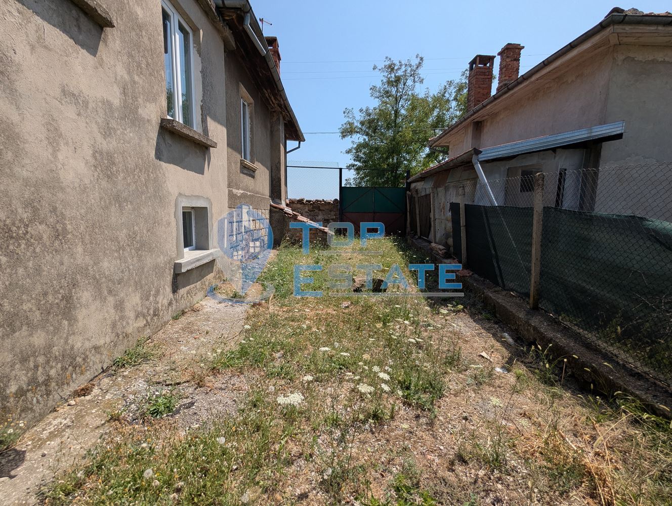 Двуетажна тухлена къща в село Драгижево, област Велико Търново - 0