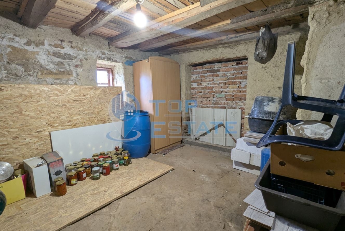 Ремонтирана тухлена къща на главната улица в село Добри дял, обл. Велико Търново - 0