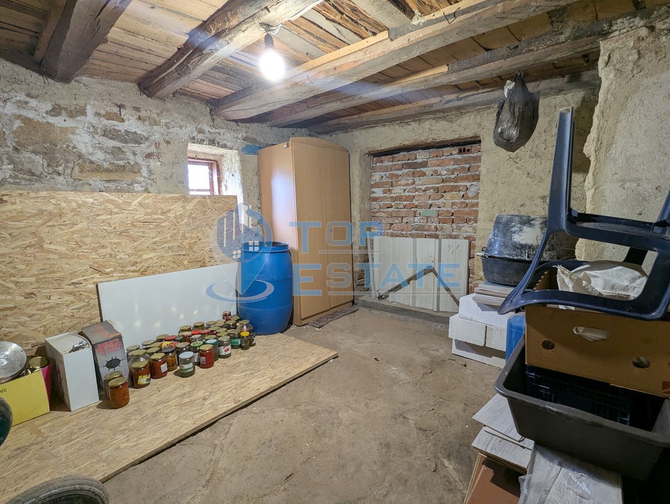 Ремонтирана тухлена къща на главната улица в село Добри дял, обл. Велико Търново - 0