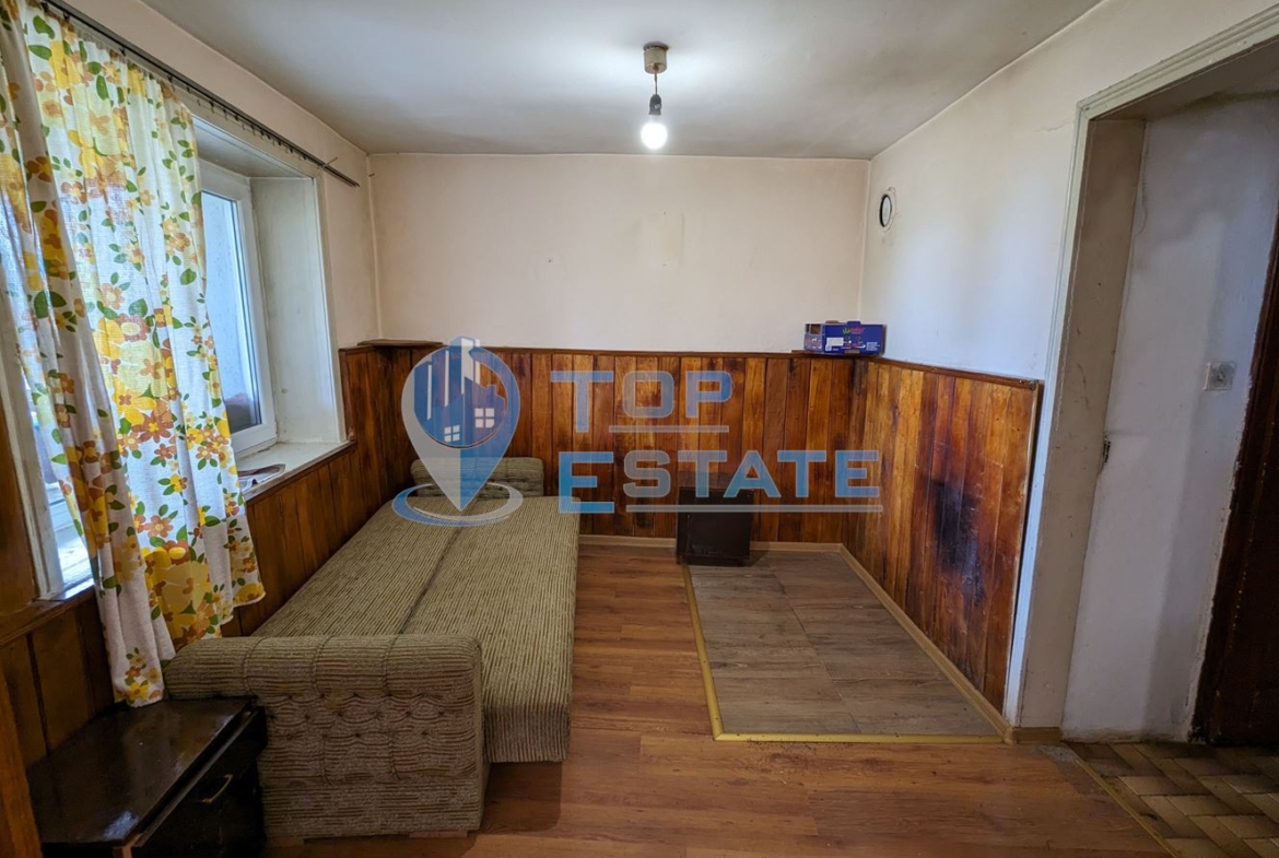 Двуетажна къща с кладенец и гараж в град Сухиндол - 0