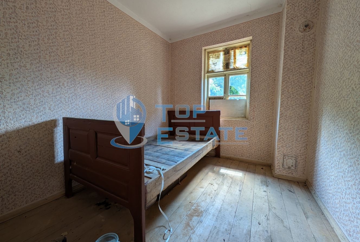 Двуетажна къща с уникална панорамна гледка в Тревненския балкан - 0