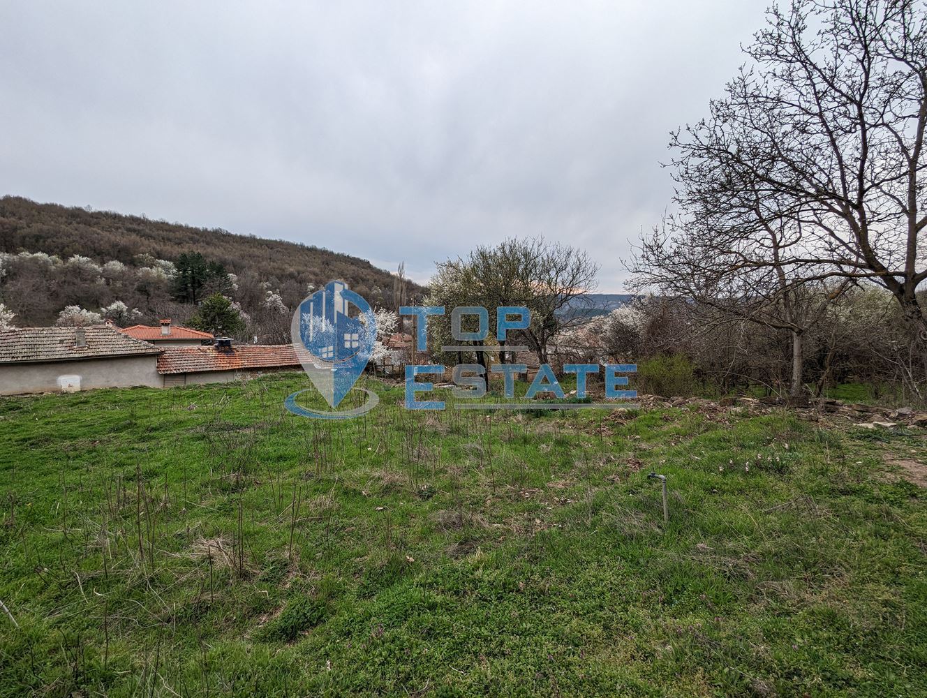 Двуетажна тухлена къща в село Вишовград - 0