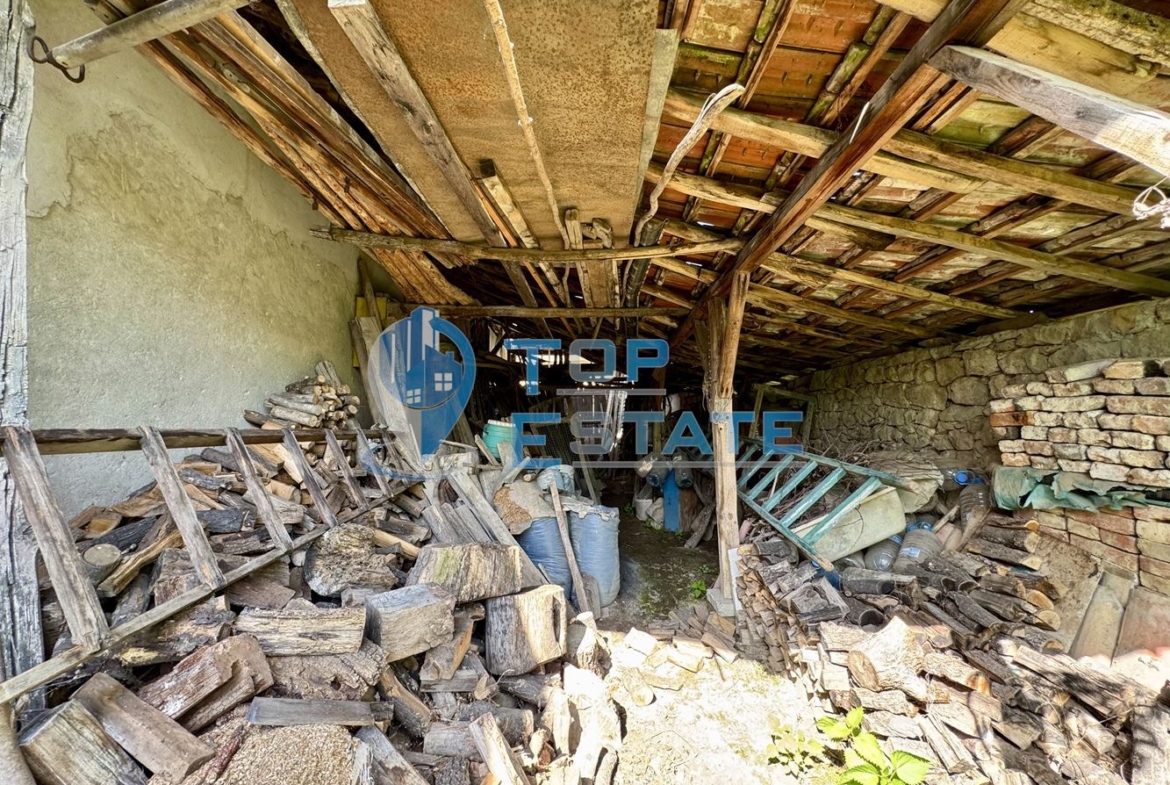 Тухлена къща с допълнителни постройки в село Миндя, област Велико Търново - 0