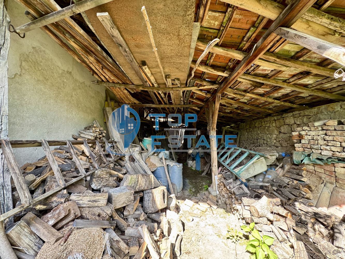 Тухлена къща с допълнителни постройки в село Миндя, област Велико Търново - 0