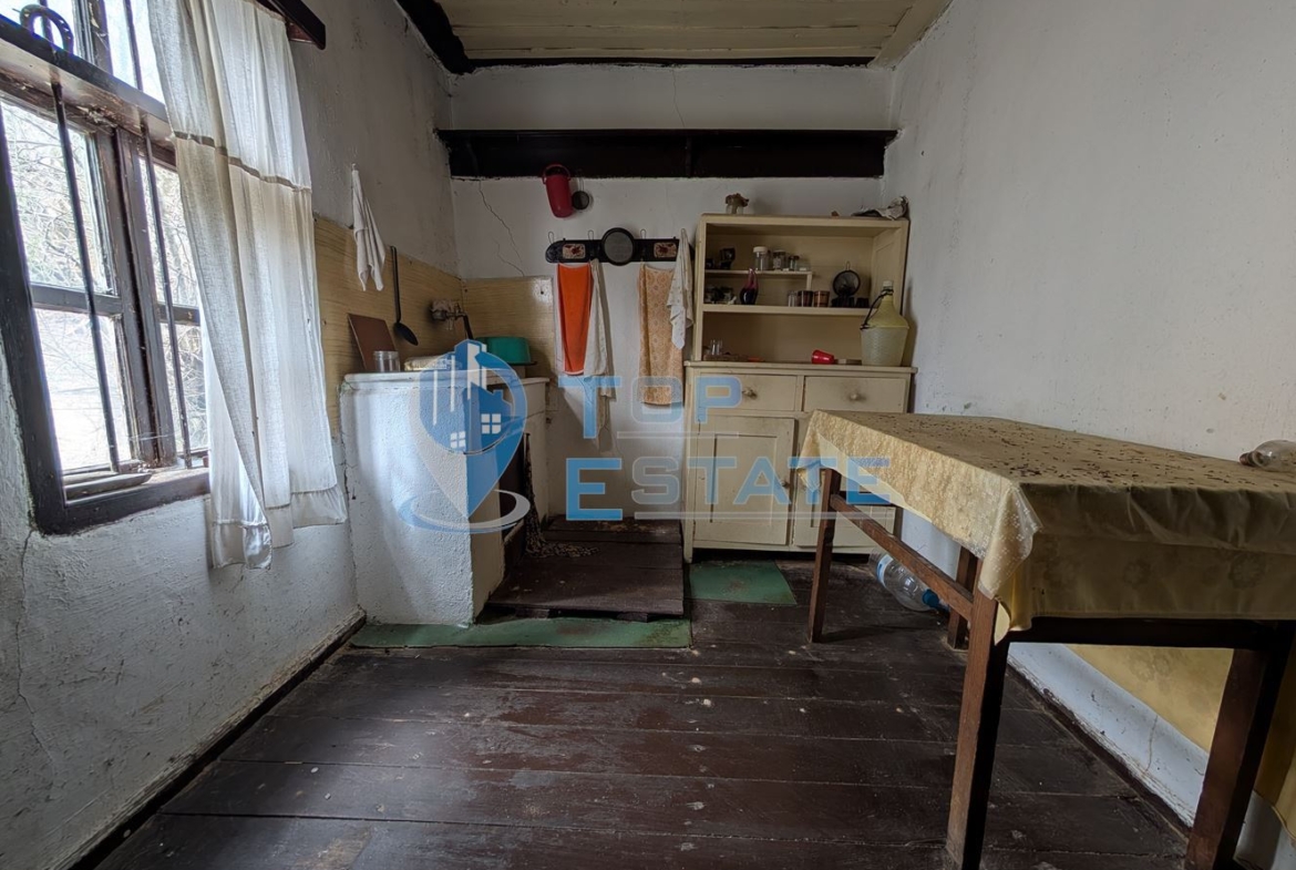 Двуетажна тухлена къща в Тревненския балкан - 0