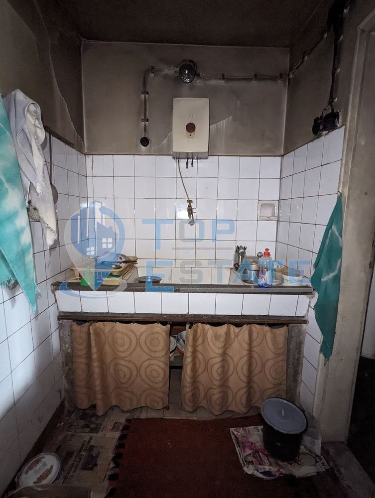 Двуетажна тухлена къща с гараж в с. Добромирка, област Габрово-0 Двуетажна тухлена къща с гараж в с. Добромирка, област Габрово - 0