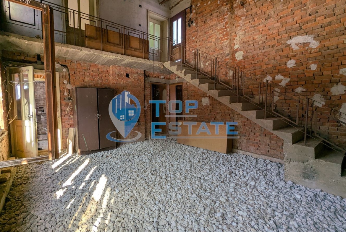 Двуетажна масивна къща с красива гледка в град Борово, област Русе - 0