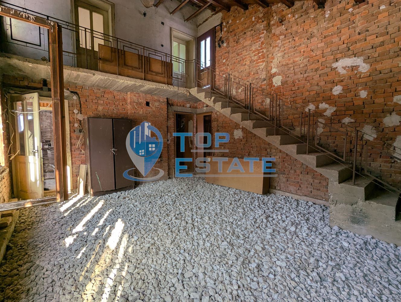 Двуетажна масивна къща с красива гледка в град Борово, област Русе-0 Двуетажна масивна къща с красива гледка в град Борово, област Русе - 0