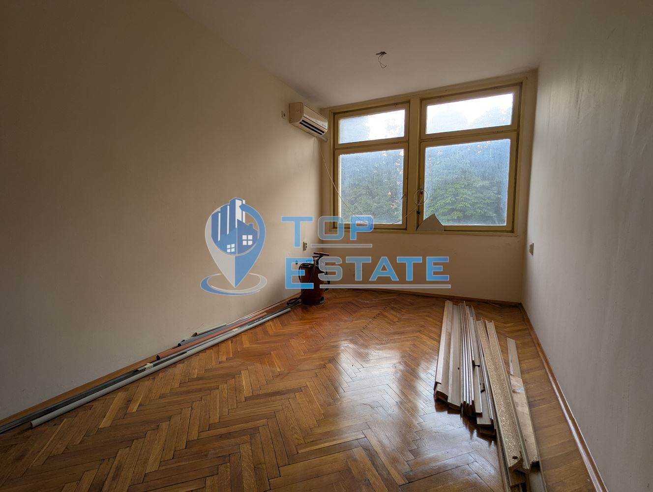 Поещения под наем в административна сграда на центъра в град Горна Оряховица, област Велико Търново - 0