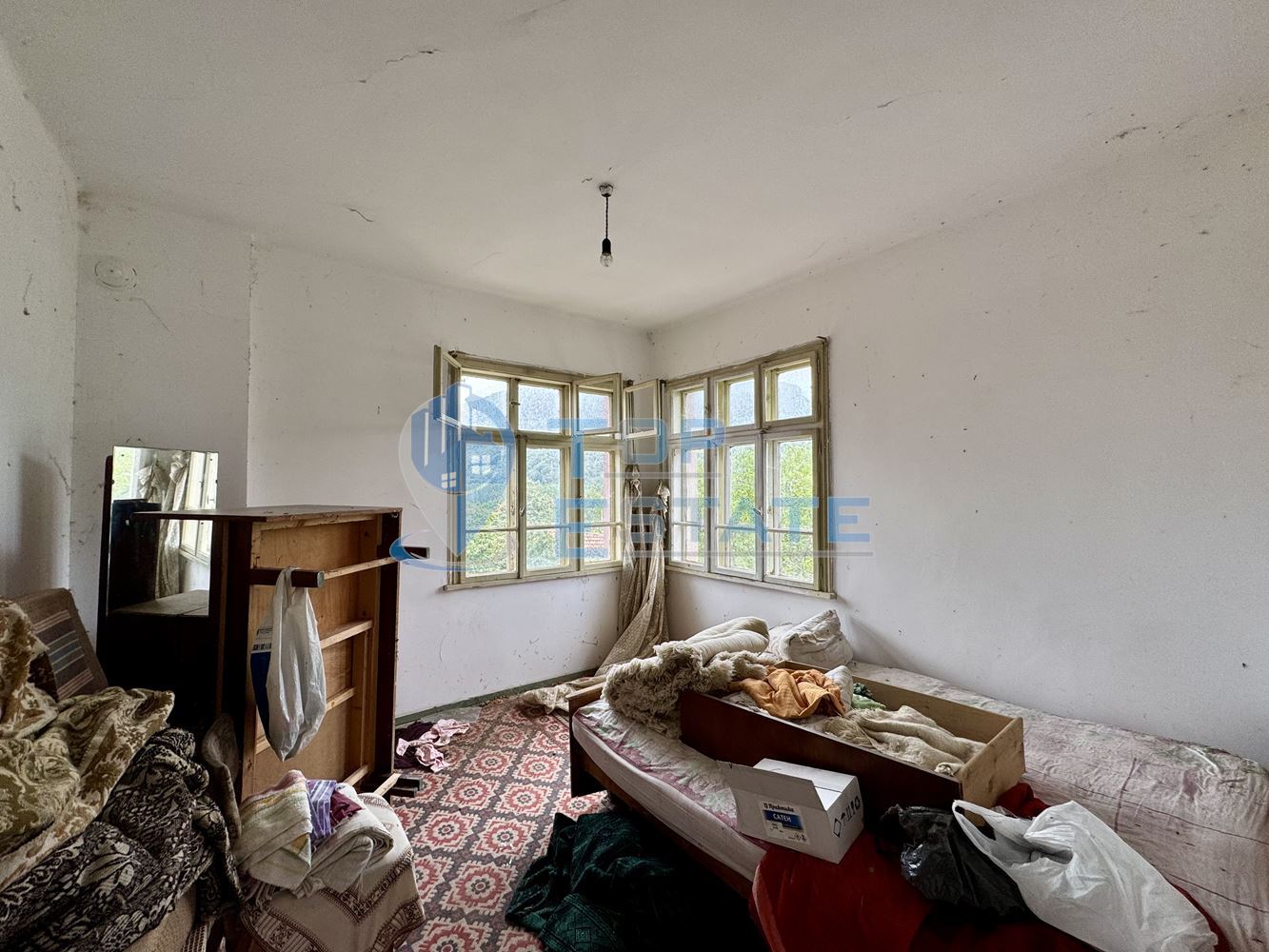 Голяма двуетажна тухлена къща в село Янтра, област Габрово. - 0