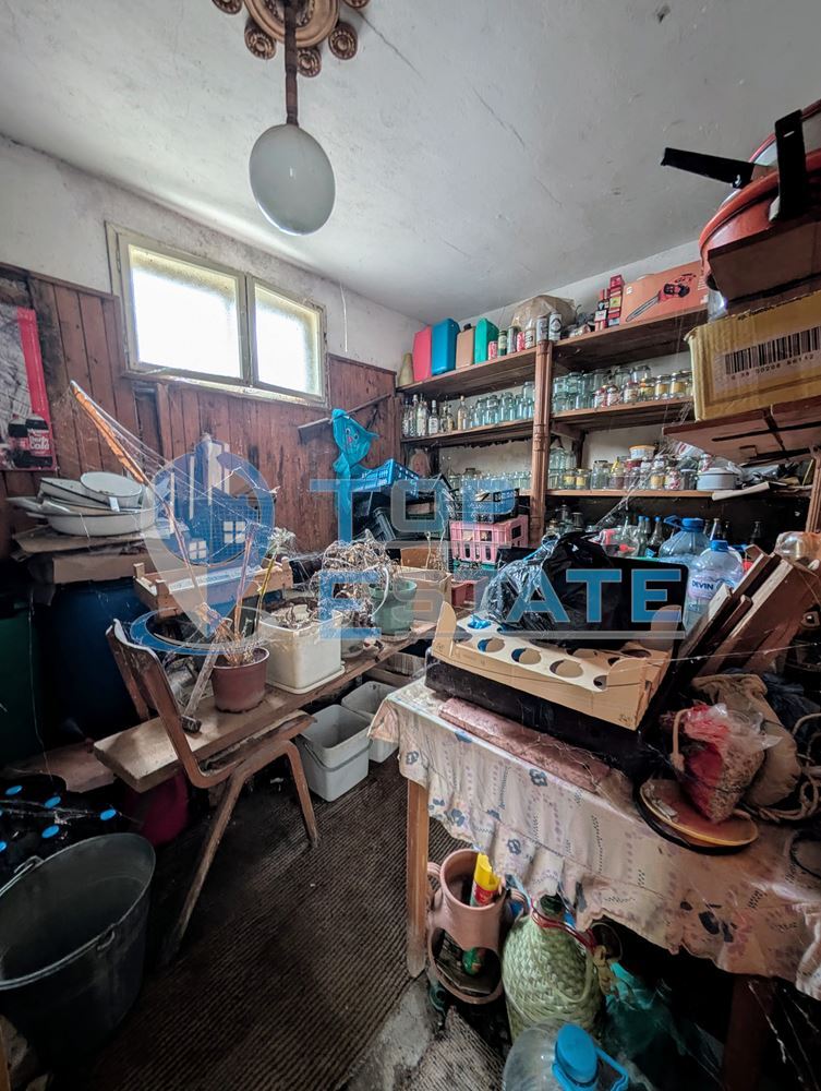 Двуетажна тухлена къща с панорамна гледка в град Плачковци - 0