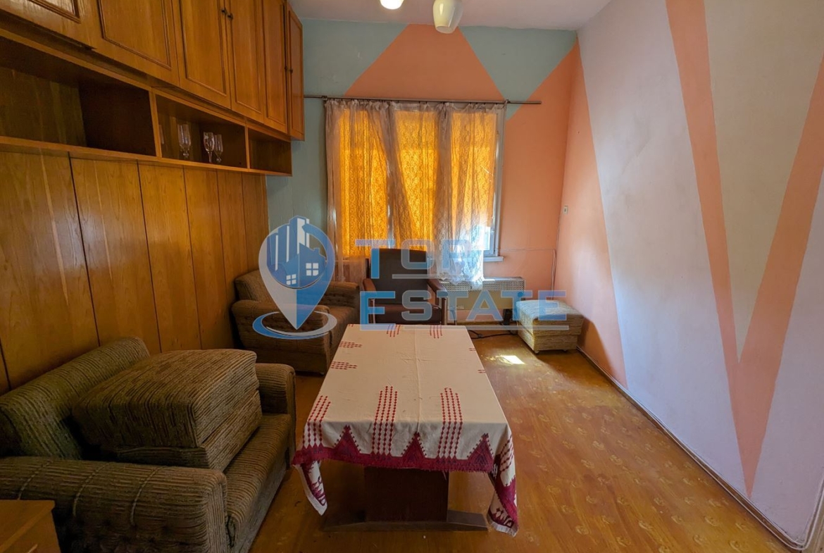 Двуетажна къща с кладенец и гараж в град Сухиндол - 0