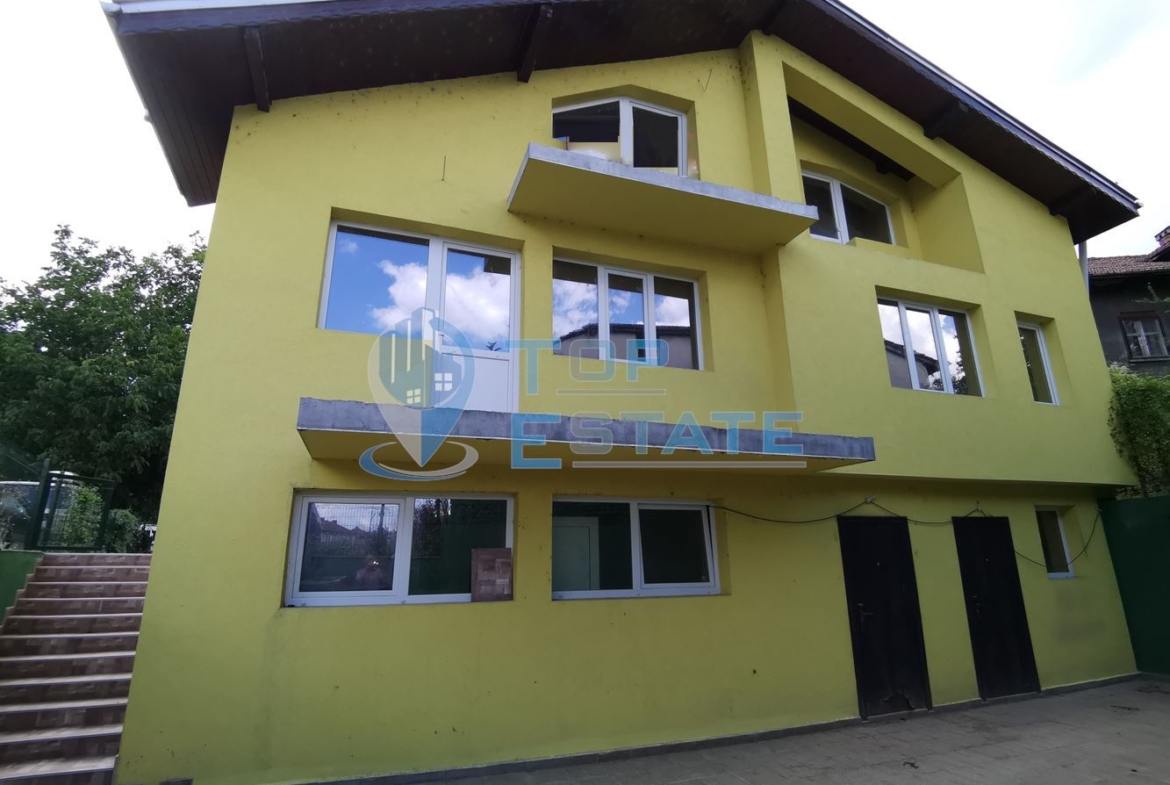 Триетажна къща ново строителство в близост до центъра на град Трявна - 0