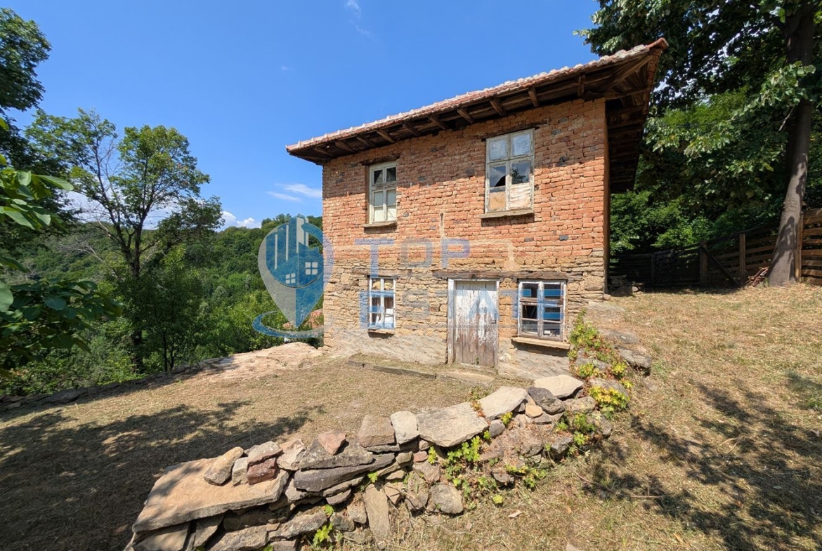 Двуетажна къща с уникална панорамна гледка в Тревненския балкан - 0