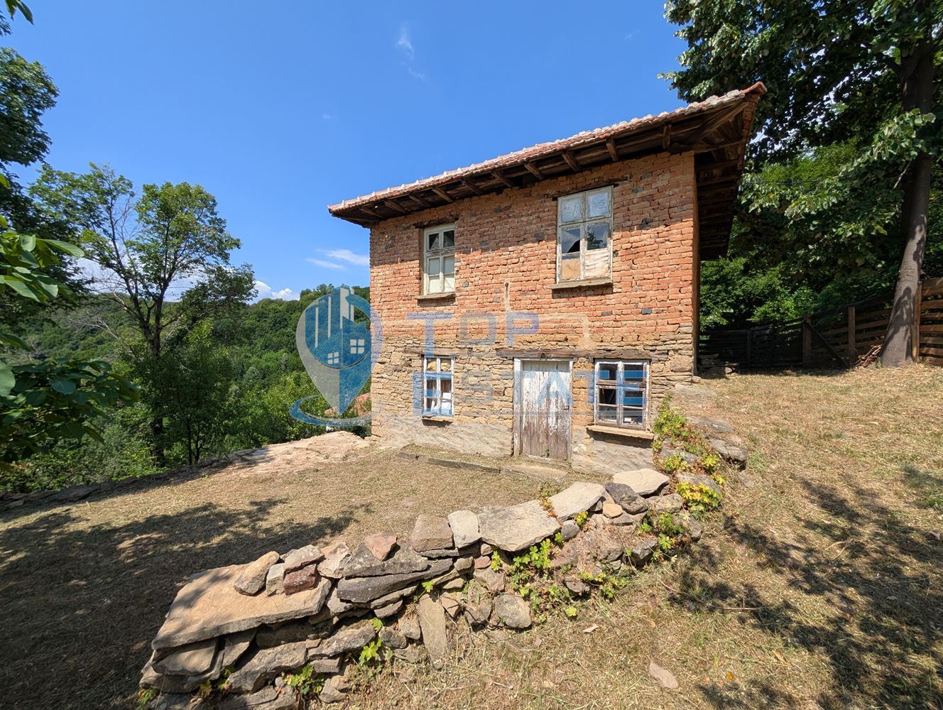 Двуетажна къща с уникална панорамна гледка в Тревненския балкан - 0