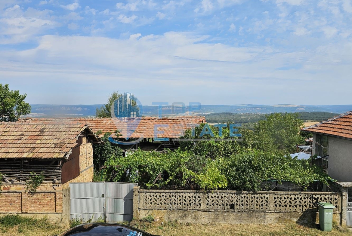 Монолитна двуетажна къща с втора къща в един двор в село Ново Градище, област Велико Търново - 0