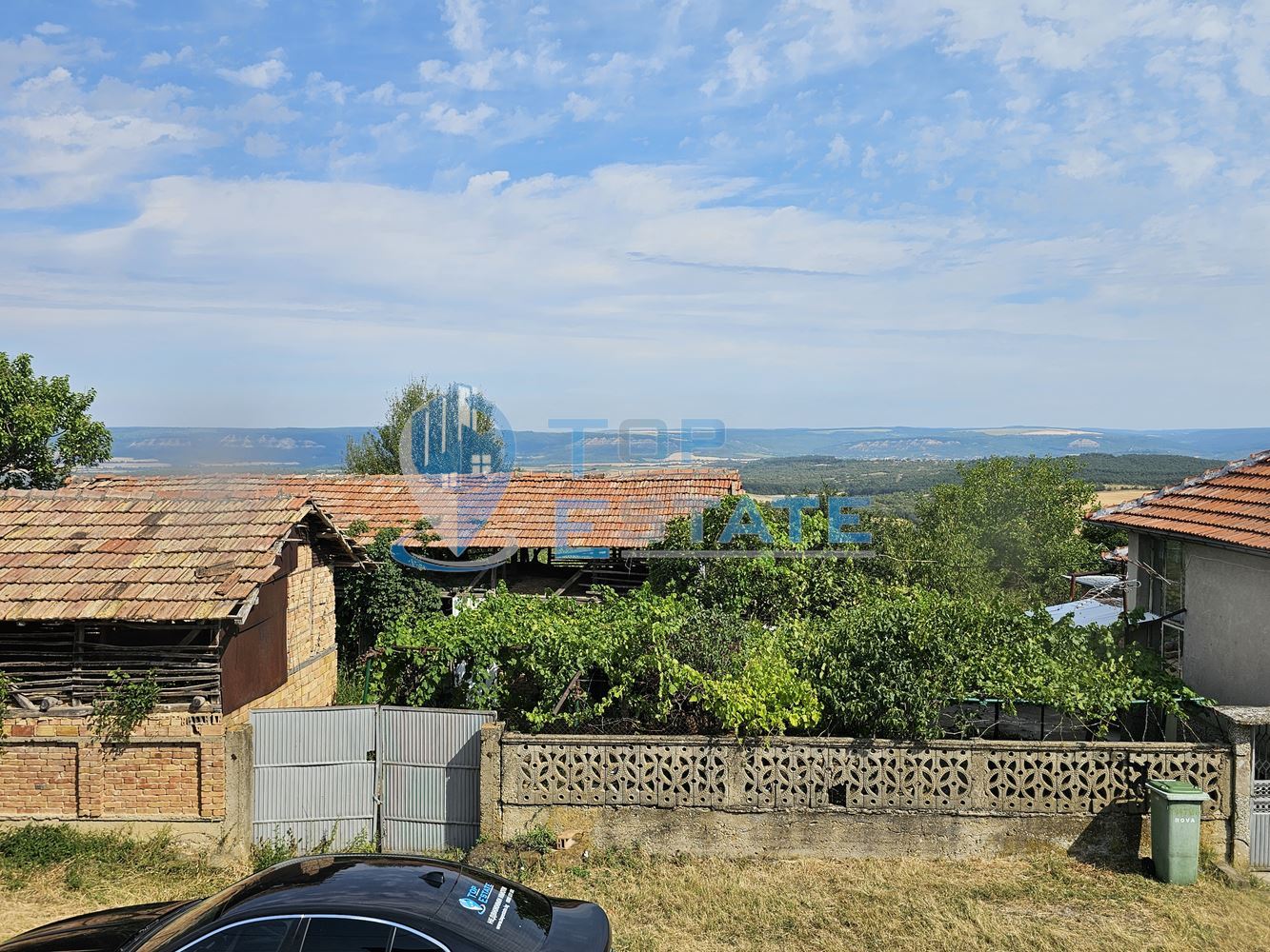 Монолитна двуетажна къща с втора къща в един двор в село Ново Градище, област Велико Търново - 0