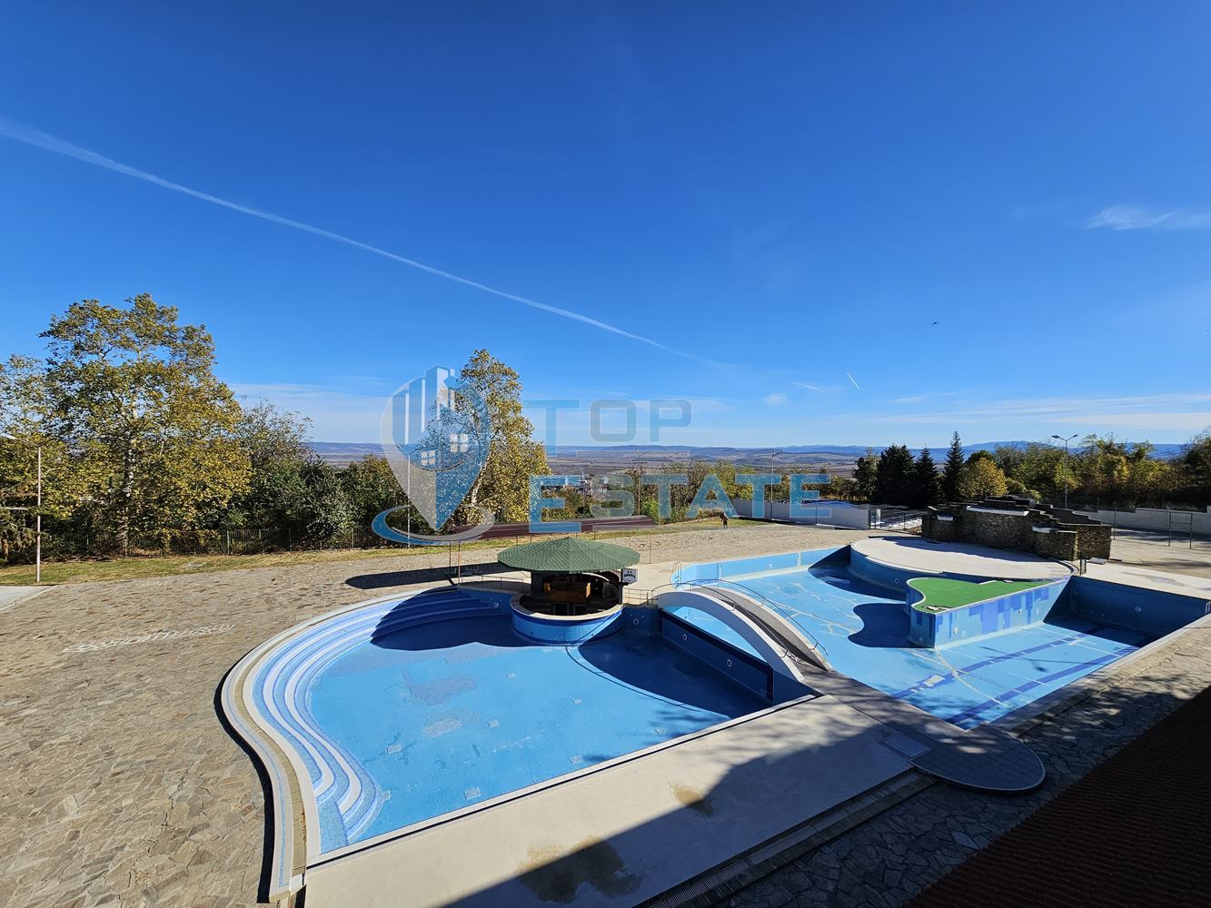 Хотел с три басейна и прекрасна панорама над гр. Лясковец-0 Хотел с три басейна и прекрасна панорама над гр. Лясковец - 0