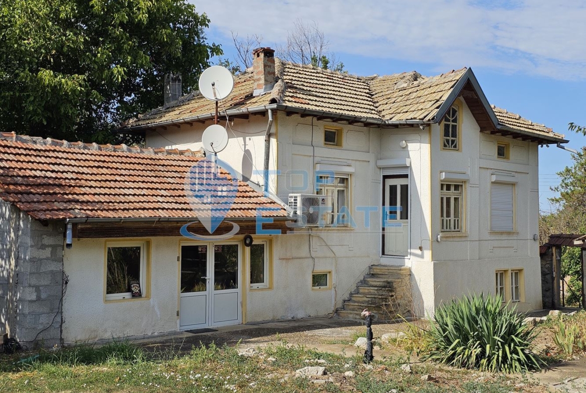 Ремонтирана и обзаведена къща с два санитарни възела в село Хотница, област Велико Търново - 0