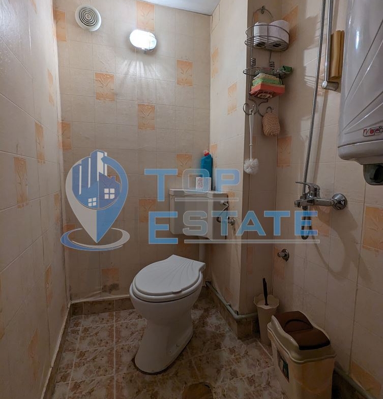 Двуетажна масивна къща с изолация, шест спални и гараж в близост до град Трявна - 0