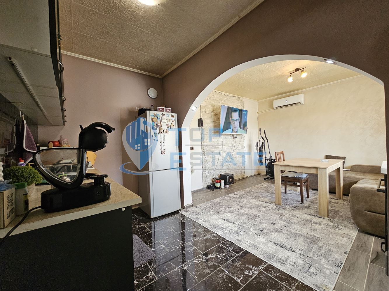 Двуетажна обзаведена и ремонтирана къща с три спални в село Страхилово, област Велико Търново - 0