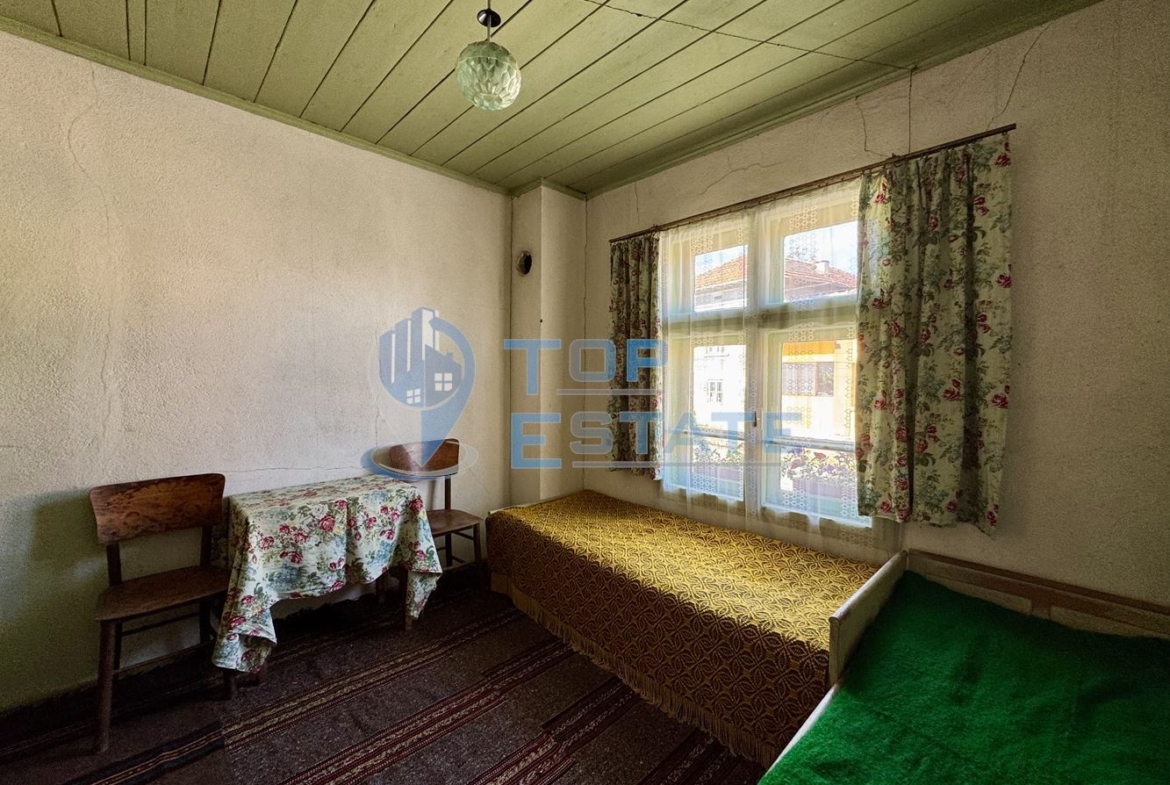 Тухлена къща с допълнителни постройки в село Миндя, област Велико Търново - 0