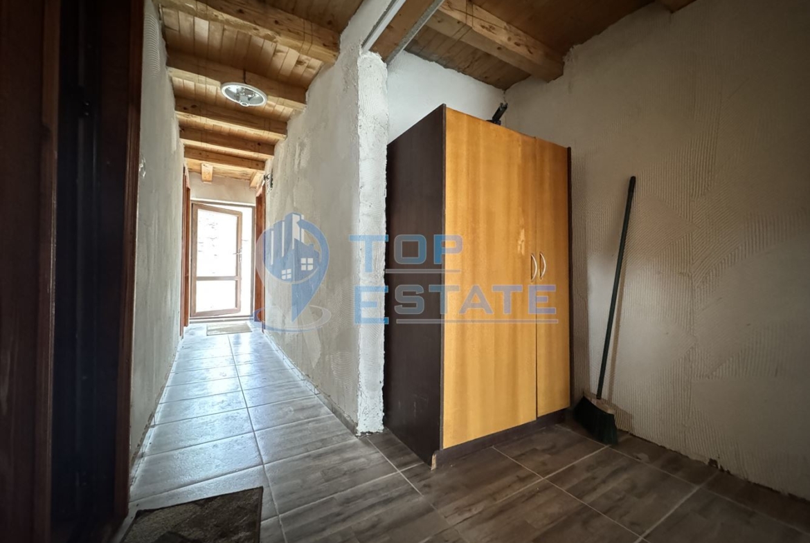 Двуетажна къща с панорамна гледка в гр. Елена, област Велико Търново - 0