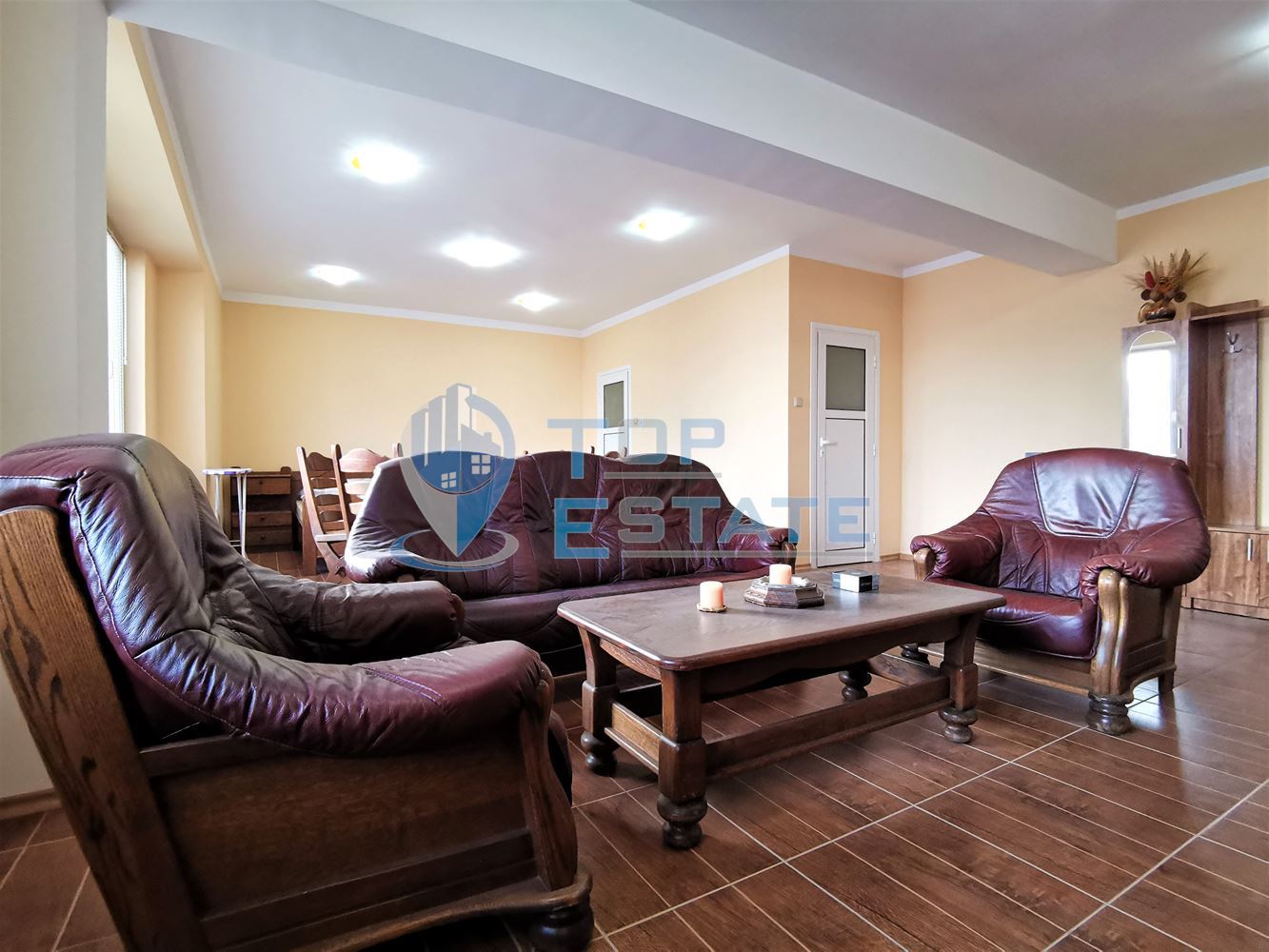 Офис в идеалния център на гр. Горна Оряховица-0 Офис в идеалния център на гр. Горна Оряховица - 0