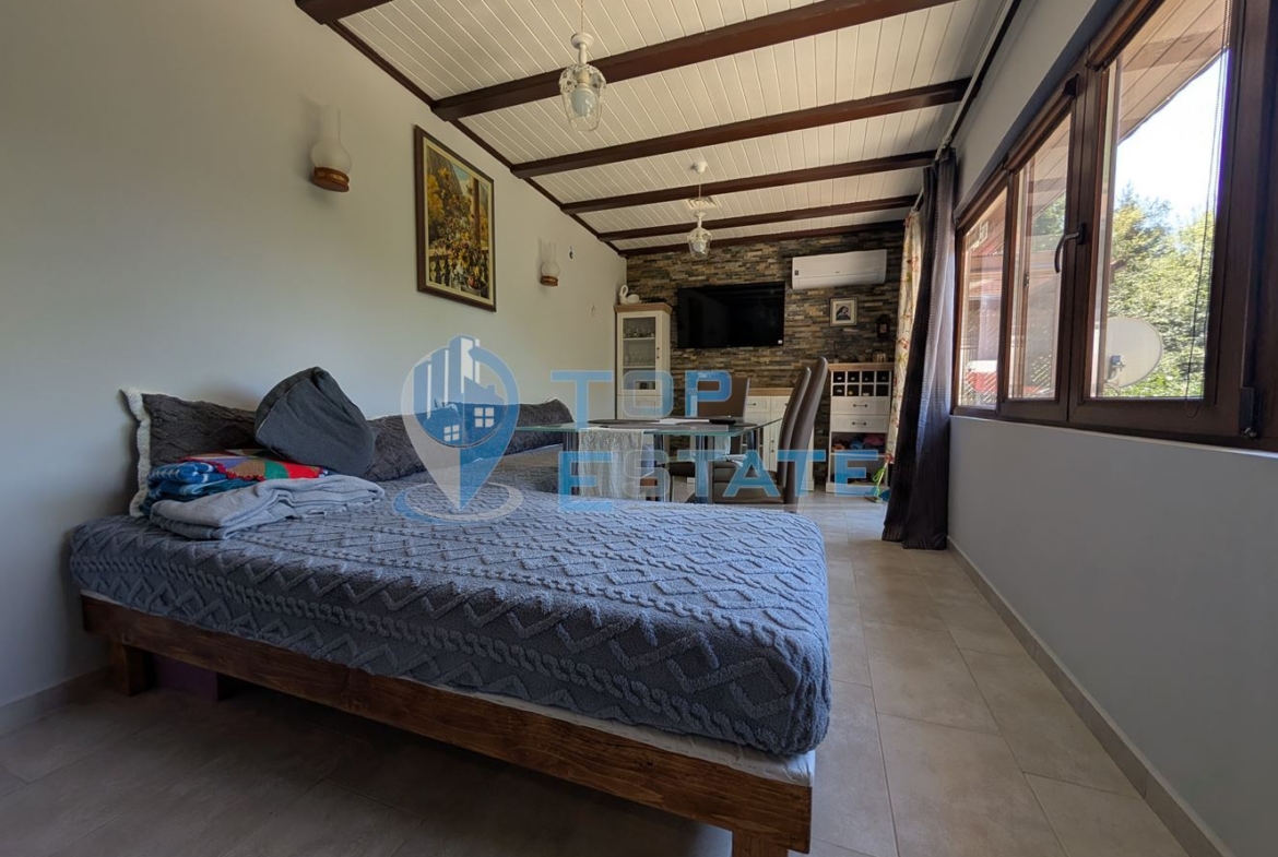 Реновирана двуетажна къща в Тревненския балкан - 0