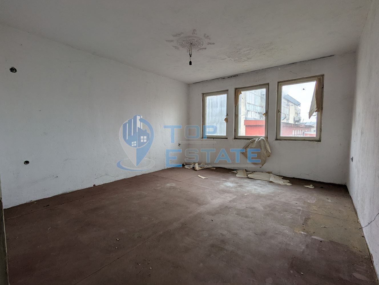 Двуетажна масивна къща в град Стражица, област Велико Търново - 0