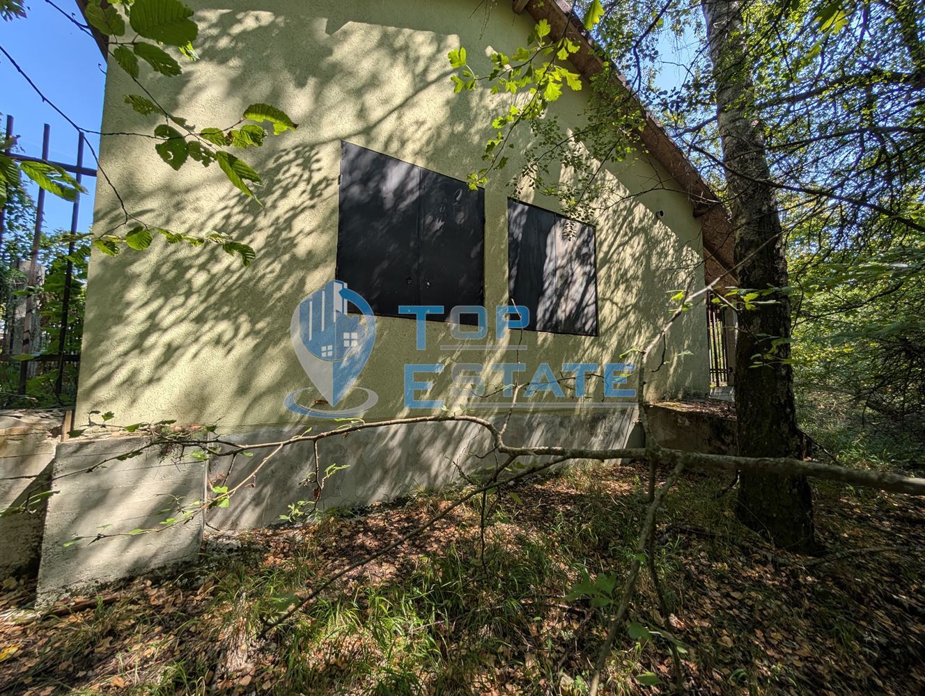 Едноетажна къща в централната част на Стара планина, в землището на село Станчов хан - 0