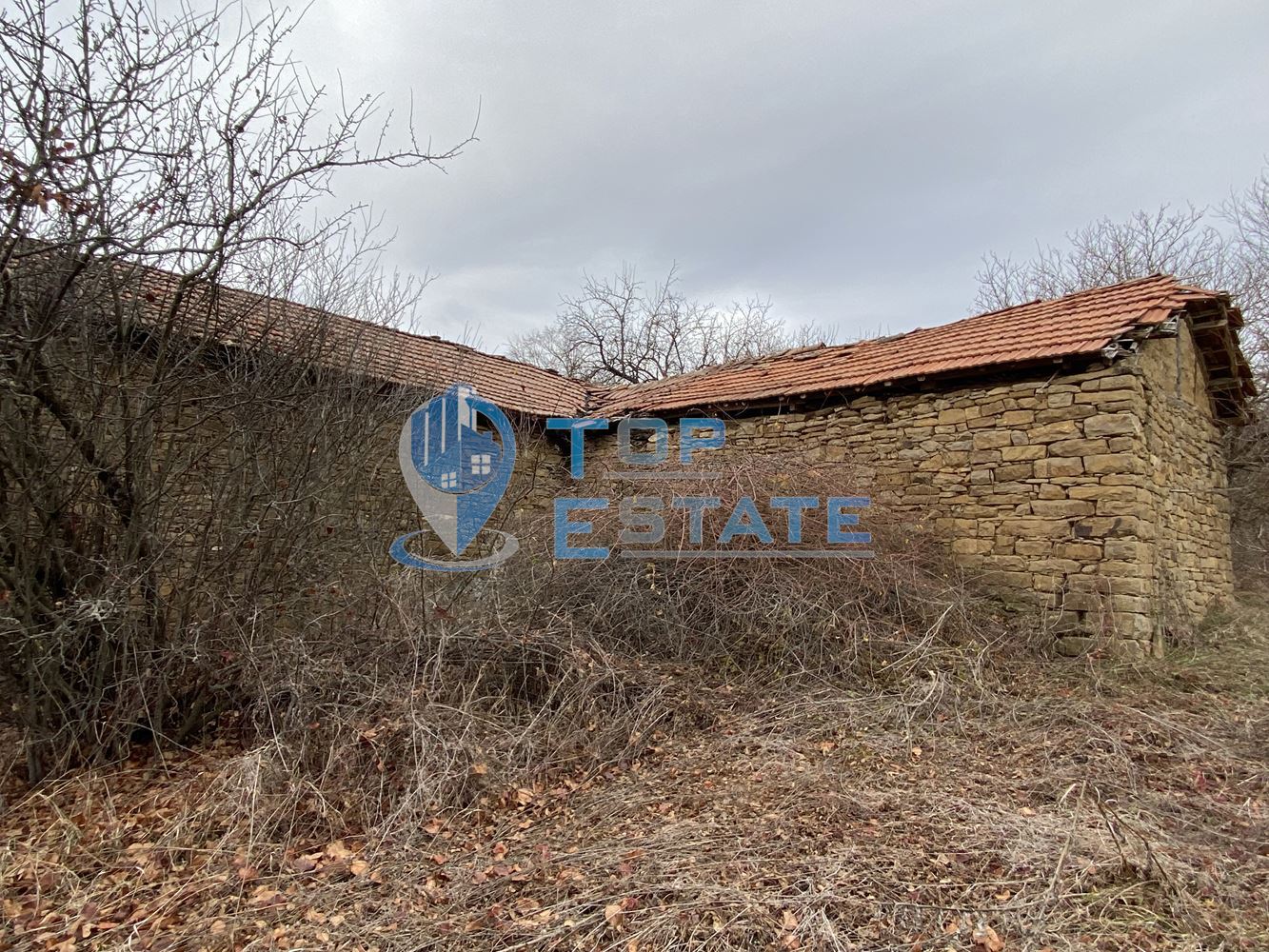 Тухлена къща с вътрешна баня и тоалетна в с. Денчевци, област Габрово - 0