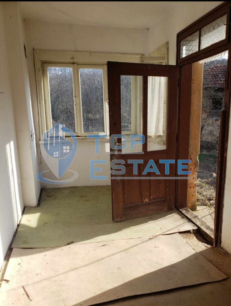 Тухлена къща с двор в село Горско Калугерово-0 Тухлена къща с двор в село Горско Калугерово - 0