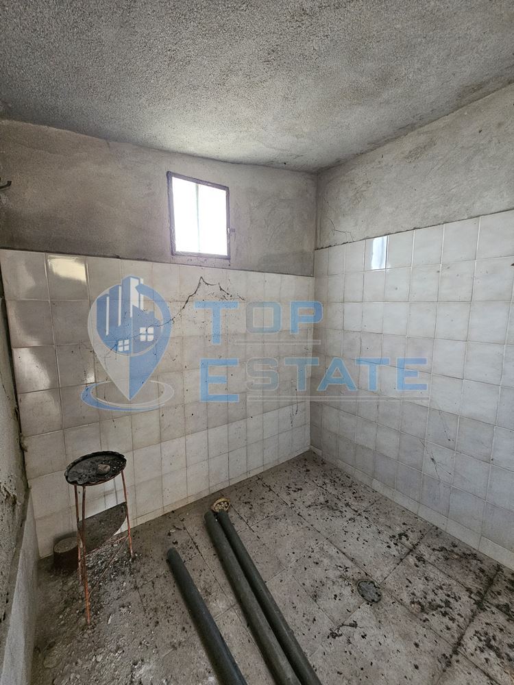 Двуетажна къща с голям двор в село Върбица, област Велико Търново - 0