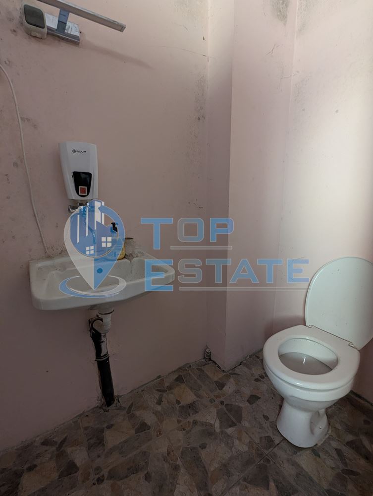 Търговско помещение на центъра на село Първомайци, област Велико Търново - 0