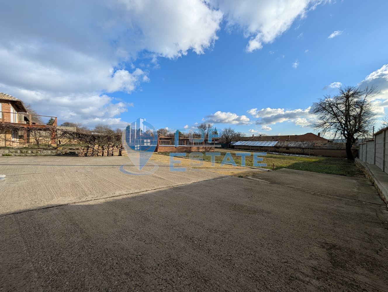 Реновирана тухлена къща с красива панорама и басейн в село Садина-0 Реновирана тухлена къща с красива панорама и басейн в село Садина - 0