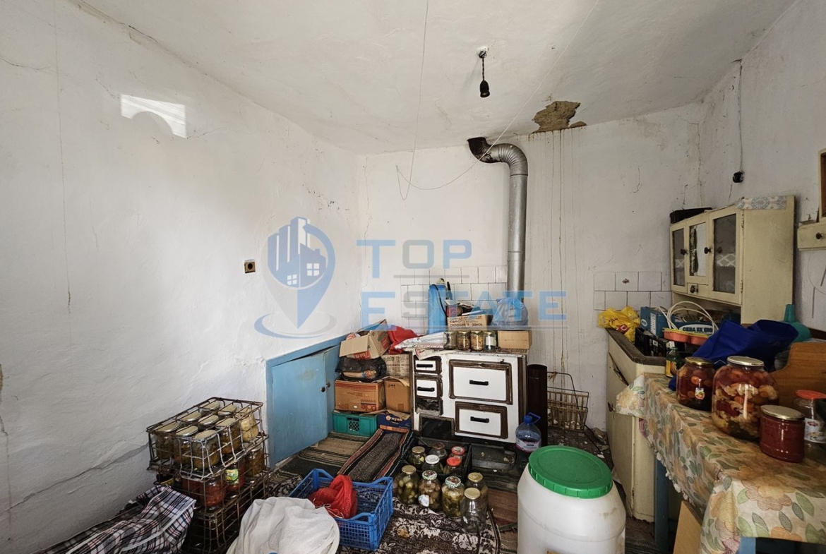 Монолитна двуетажна къща с втора къща в един двор в село Ново Градище, област Велико Търново - 0