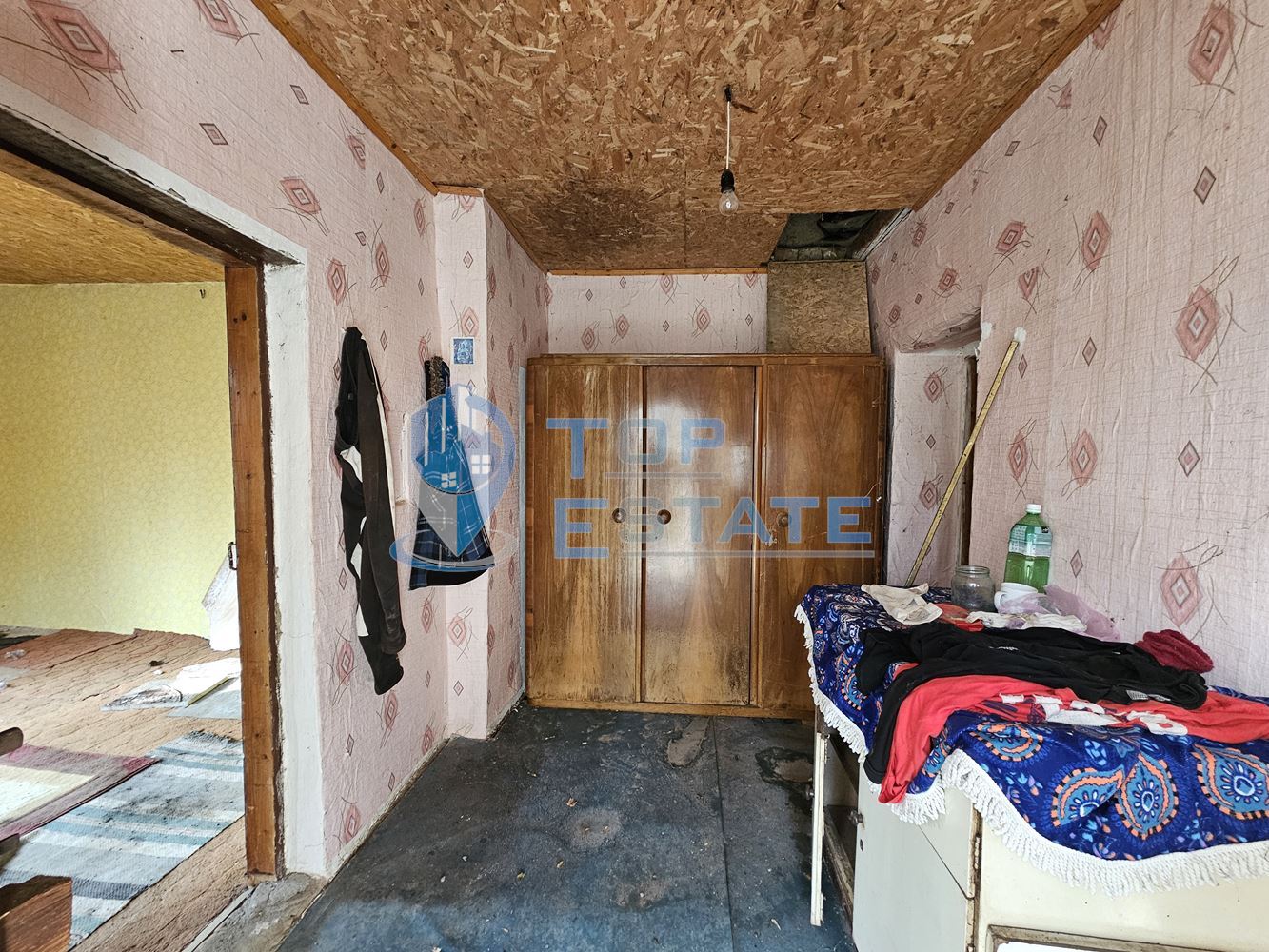 Двуетажна тухлена къща с голям двор в село Козловец, община Свищов - 0