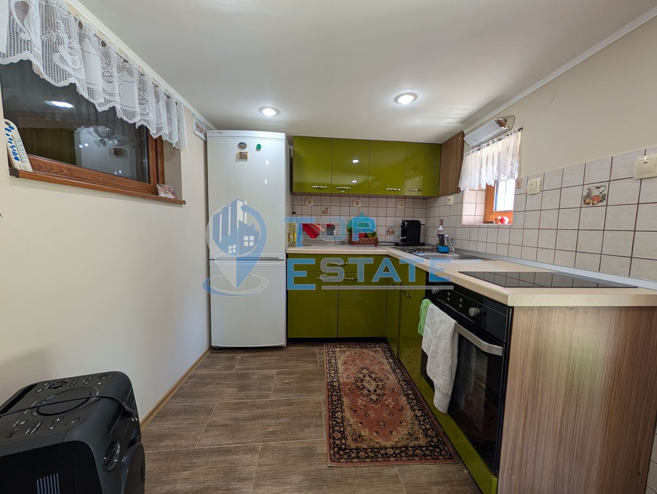 Реновирана двуетажна къща в Тревненския балкан - 0