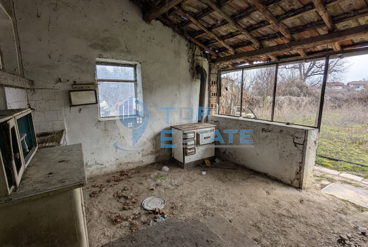 Двуетажна масивна къща в град Стражица, област Велико Търново - 0